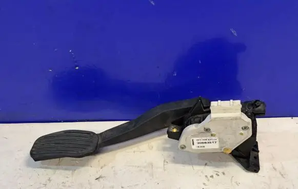 Volvo S60 Accelerator throttle pedal 30683517