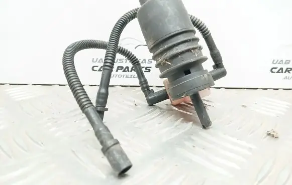 Skoda Octavia Mk1 (1U) Windscreen/windshield washer pump