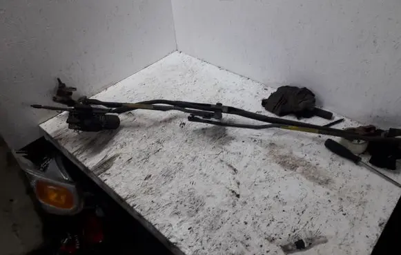 Opel Sintra Front wiper linkage and motor