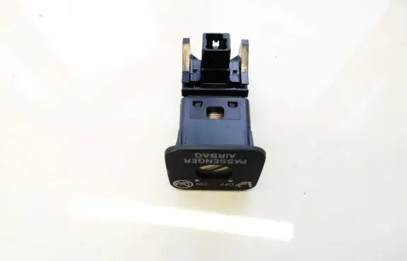 Toyota Avensis T270 Passenger airbag on/off switch 