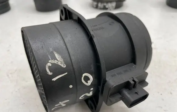 Audi A4 S4 B8 8K Mass air flow meter 0281002956 03L906461A