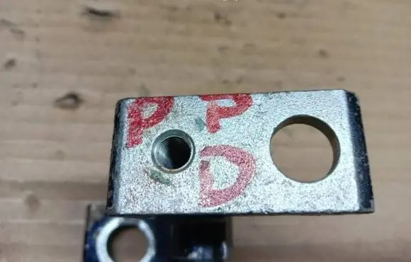 Volkswagen Polo V 6R Front door lower hinge 