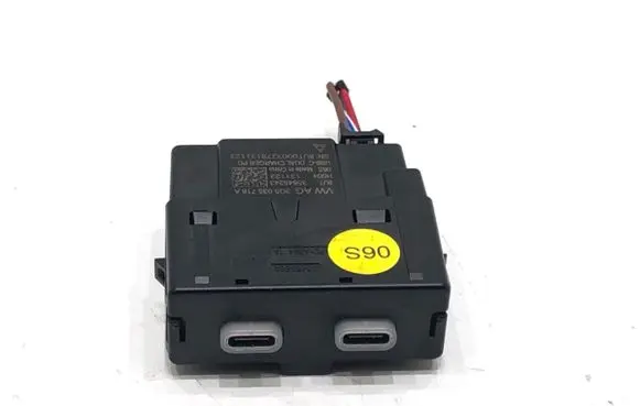 Skoda Kamiq USB socket connector 3G5035718A