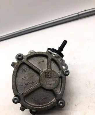 Opel Mokka B Vacuum pump 9812133880