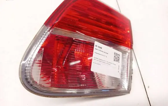 Toyota Avensis T270 Tailgate rear/tail lights 