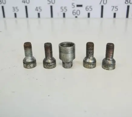 Skoda Superb B6 (3T) Anti-theft wheel nuts and lock 