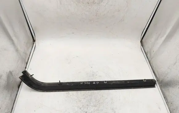 Mazda MPV II LW Sliding door trim 