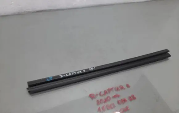 Renault Captur II Rear door glass trim molding