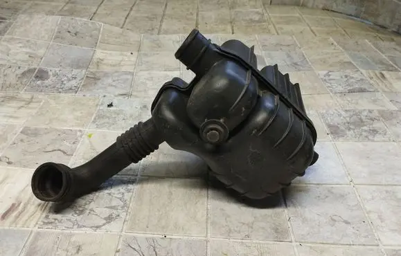 Intake resonator
