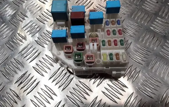 Toyota RAV 4 (XA20) Fuse module