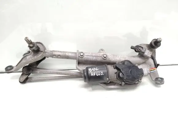Honda CR-V Front wiper linkage and motor A5429