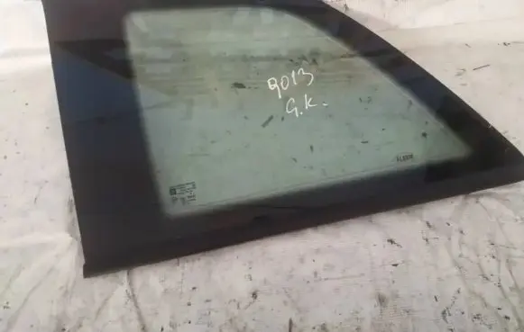 Opel Zafira B Rear side window