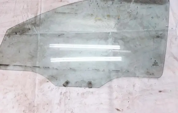 Mitsubishi Space Star Front door window glass four-door