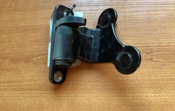 Mercedes-Benz C W204 Front door lower hinge 