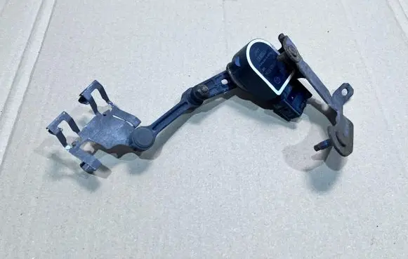 Mercedes-Benz C W205 Headlight/headlamp level sensor A0009053704