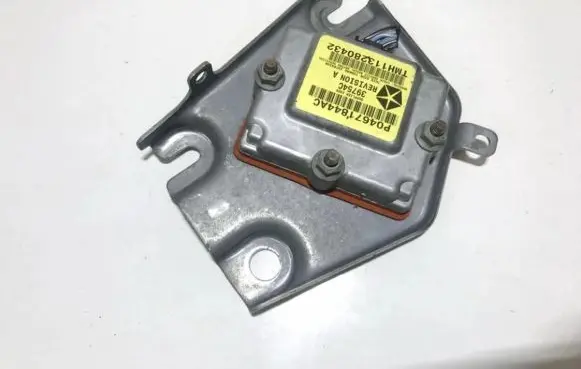 Chrysler PT Cruiser Airbag deployment crash/impact sensor p04671844ac 39754c
