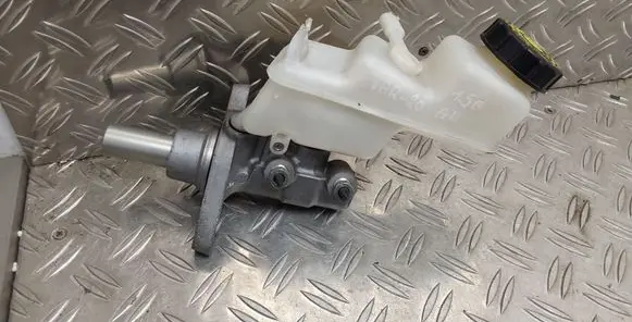 Toyota Yaris Master brake cylinder