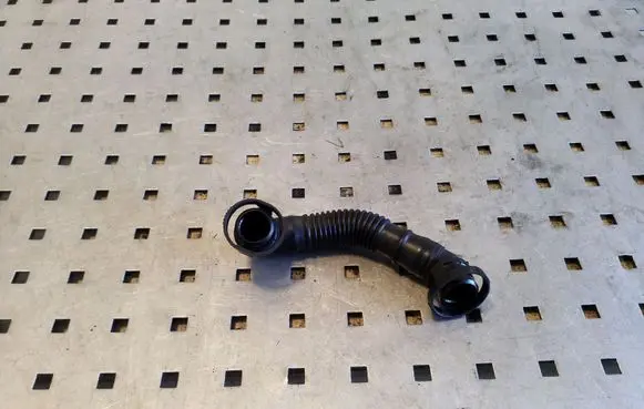 Volkswagen PASSAT CC Breather hose/pipe 03L103493