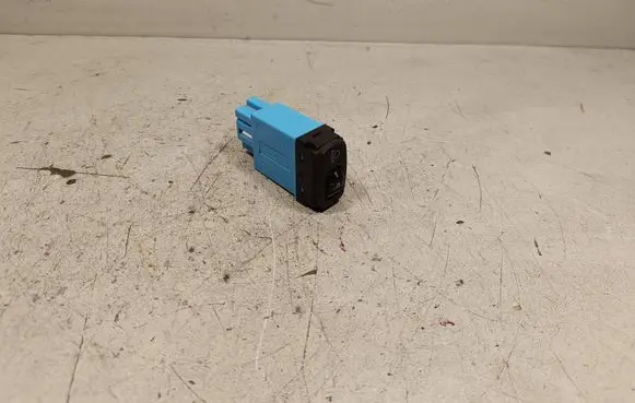 Mitsubishi L200 Headlight level height control switch