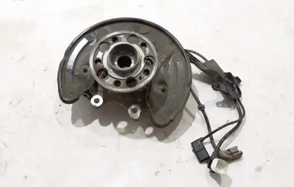 Mercedes-Benz EQC Rear wheel hub A2133503105
