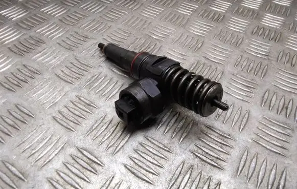 Volkswagen Golf IV Fuel injector 038130073AC 0414720029