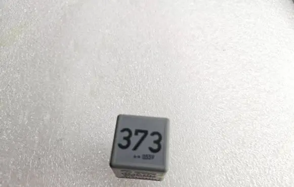 Volkswagen PASSAT B5.5 Other relay 8D0951253A