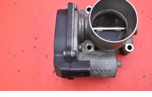 Volkswagen Golf Plus Throttle body valve 03C133062S