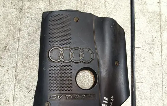 Audi A4 S4 B5 8D Engine cover (trim) 058103724E