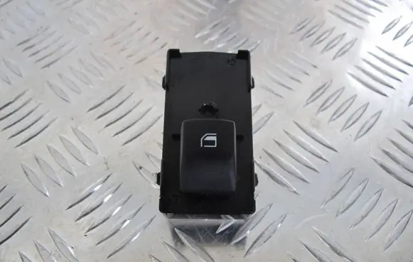KIA Sportage Quarter vent window switch 93581-R2000