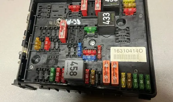 Volkswagen Golf Plus Fuse module 1K0937124K