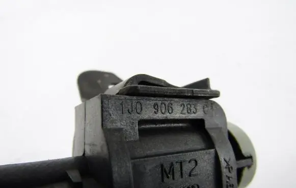 Skoda Octavia Mk2 (1Z) Turbo solenoid valve 1J0906283C