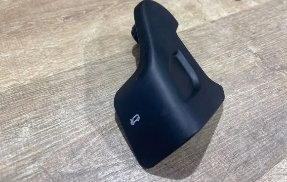 Land Rover Discovery 5 Engine bonnet (hood) release handle HY3216B626AC