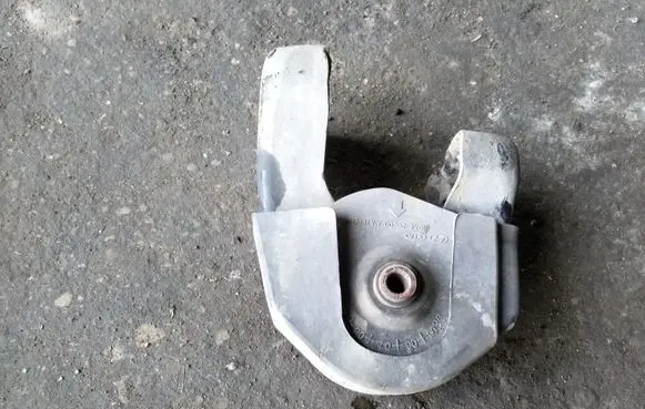 KIA Magentis Engine mount bracket