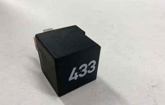 Skoda Octavia Mk2 (1Z) Other relay 3D0951253A 14150000 433