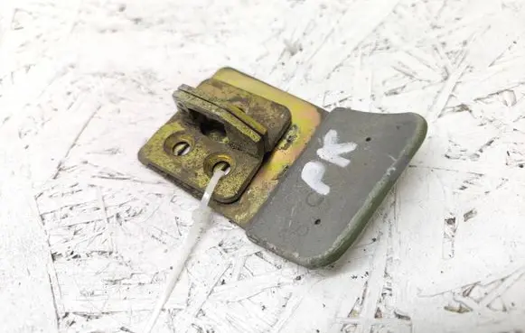 Volvo 340 - 360 Front door lock loop/hook striker 