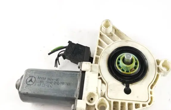Mercedes-Benz B W245 Front door window regulator motor A1698204342 19017430 996146102