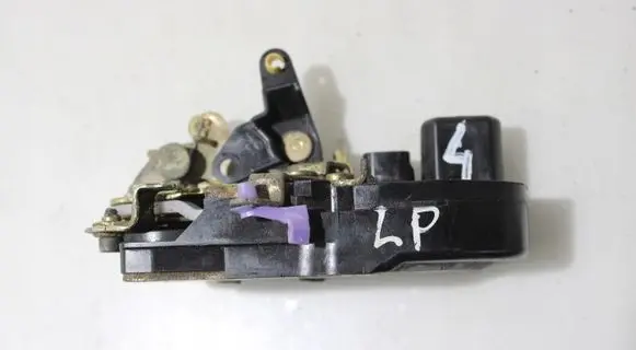 Chrysler Sebring (ST-22 - JR) Front door lock