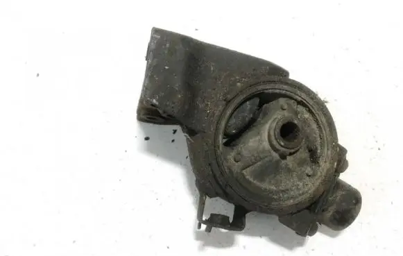 Mitsubishi Colt Engine mount bracket mr223881