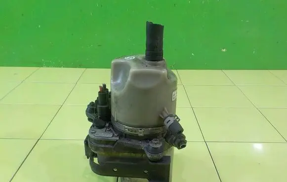 Volvo V50 Power steering pump 4N513K514DL