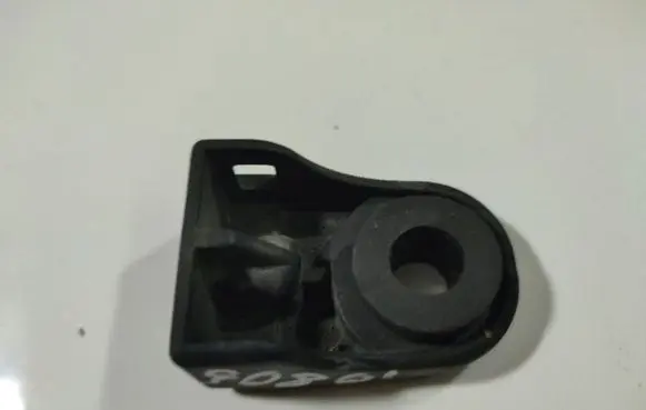 Radiator mount bracket