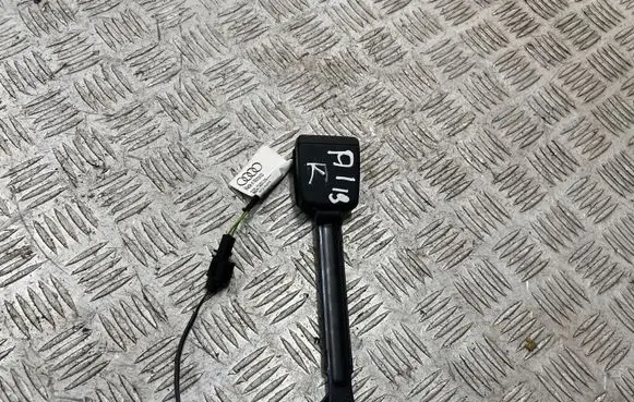 Audi A1 Front seatbelt buckle 6F0857755B