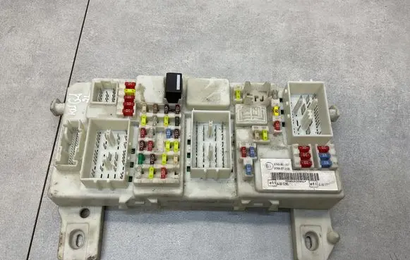Ford Kuga I Fuse module 7M5T14A073JG