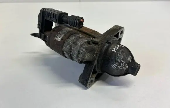 Toyota Avensis T270 Starter motor