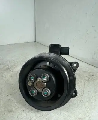 Volkswagen PASSAT B7 Water pump 01643304