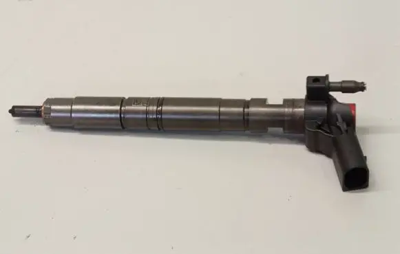 Volkswagen Tiguan Fuel injector 03L130277 0445116030