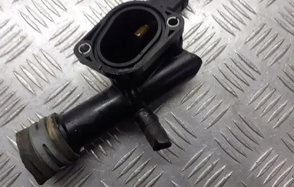 Audi A6 S6 C6 4F Thermostat/thermostat housing 03L121132A