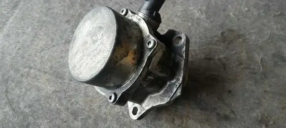 Nissan Qashqai Vacuum pump 006730300