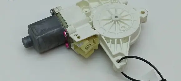 Mercedes-Benz ML W164 Rear door window regulator motor A2518200108 0130822281