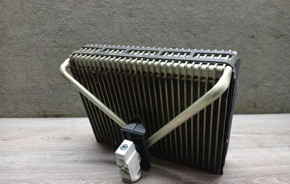 Volvo V70 Air conditioning (A/C) radiator (interior) 5037141332 31101177 97106