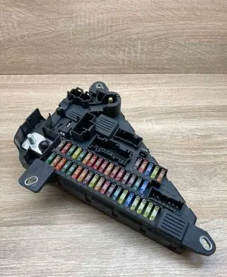 BMW 5 E60 E61 Fuse module 6906618 USED